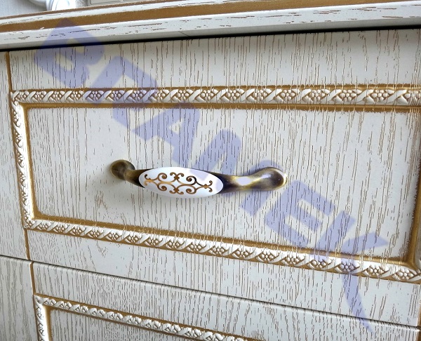 Декоративный молдинг SY 250 на мебели - пример использования.