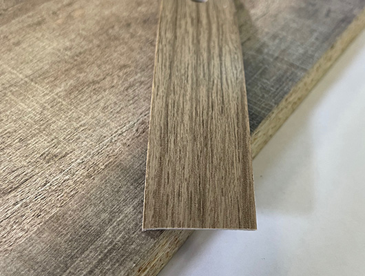 Кромочная лента ПВХ 1,8*19 мм BR102 с плитой ЛДСП 16 мм трансильвания.