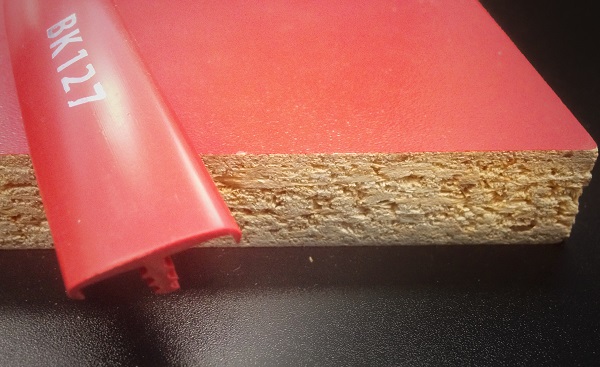 Врезной профиль ПВХ 017B BK127 с плитой ЛДСП.