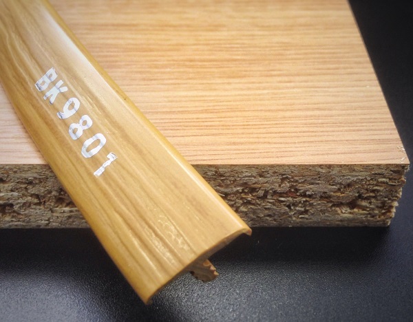 Врезной профиль ПВХ 017B BK98F01 с плитой ЛДСП.