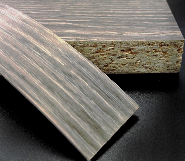 Кромочная лента ПВХ 0,4*19 мм PV453 с плитой ЛДСП 16 мм ясень анкор темный.