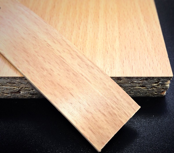 Кромочная лента ПВХ 1,8*42 мм BR300 с плитой толщиной 42 мм бук бавария.