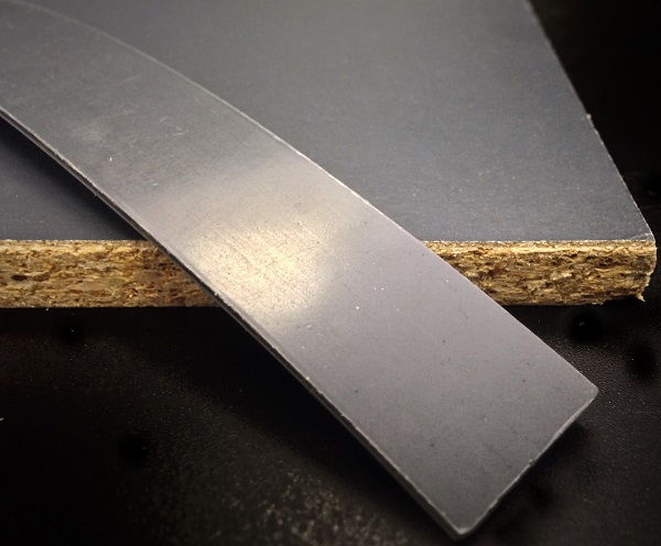 Кромочная лента ПВХ 1,8*19 мм BR965 с плитой ЛДСП 16 мм оникс.