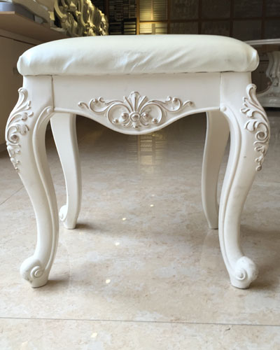 Декоративный элемент из ПВХ SY 1194 для мебели - пример пуфика в классическом стиле.  Декоративный элемент из ПВХ SY 1194 для мебели - пример пуфика в классическом стиле.