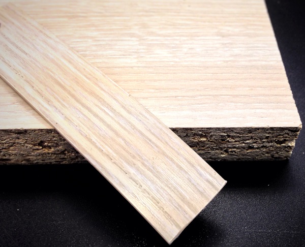 Кромочная лента ПВХ 1,8*22 мм BR203 с плитой ЛДСП 18 мм дуб атланта.