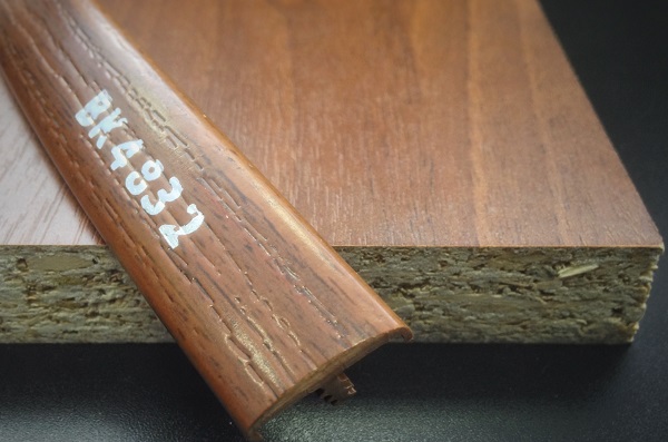 Врезной профиль ПВХ 017B BK4832 с плитой ЛДСП.