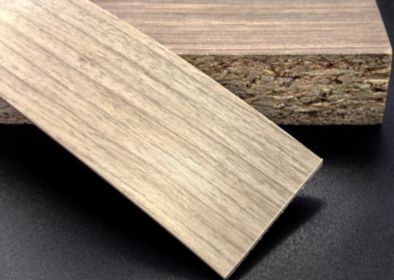 Кромочная лента ПВХ 0,4*22 мм BR224 с плитой толщиной 18 мм дуб крафт серый.