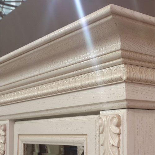 Мебельный молдинг SY 18 для шкафа - пример на готовой мебели. 