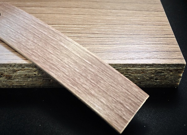 Кромочная лента ПВХ 0,4*25 мм BR451 с плитой толщиной 22 мм ясень шимо темный.