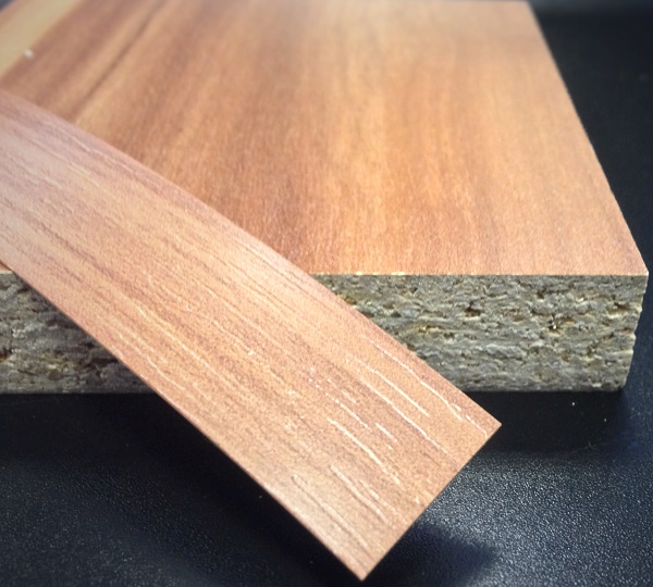 Кромочная лента ПВХ 0,4*19 мм PV1710 с плитой ЛДСП 16 мм слива валлис.