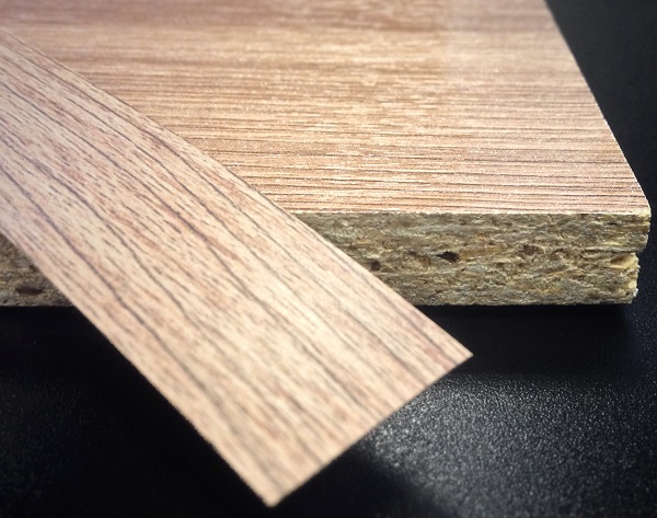 Кромочная лента ПВХ 0,4*19 мм PV3239 с плитой ЛДСП 16 мм ясень шимо темный.