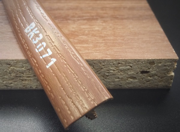 Врезной профиль ПВХ 017B BK3071 с плитой ЛДСП.