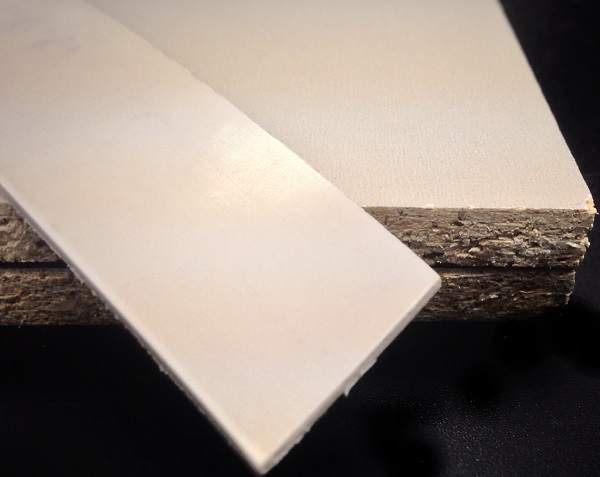 Кромочная лента ПВХ 1*42 мм BR962 с плитой 42 мм серый шелк.