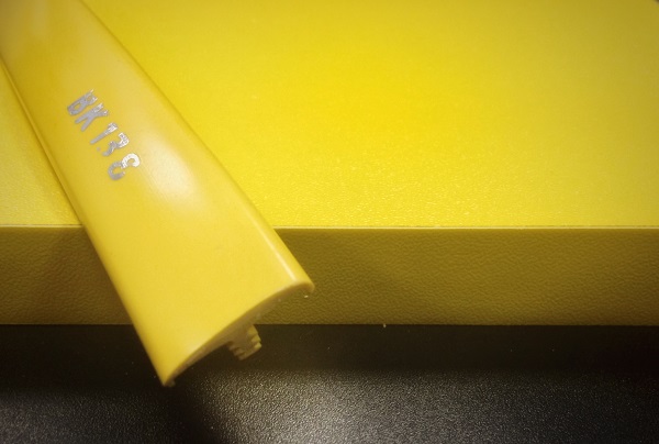 Врезной профиль ПВХ 017B BK138 с плитой ЛДСП.