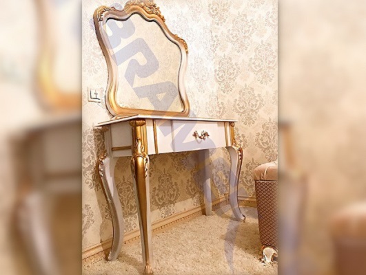 Декоративная рама SY 55005 для зеркала - пример использования. Консольный столик с зеркалом.