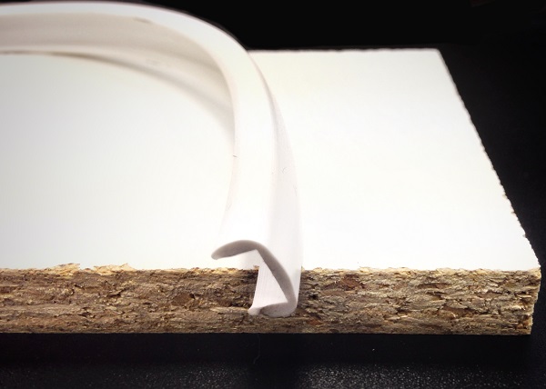 Накладной профиль ПВХ U09 BK111 с плитой ЛДСП.