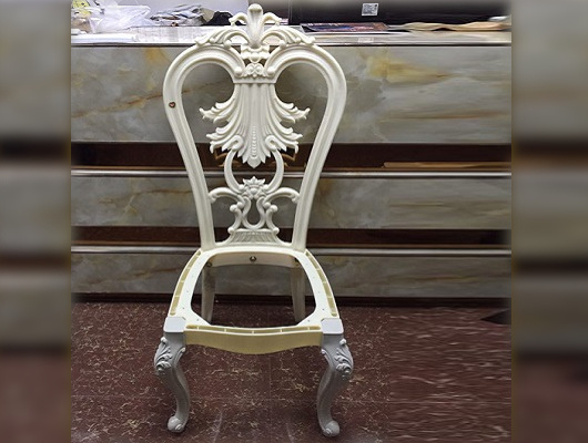 Комплектация стула из пластика. Стул состоит из пластиковой царги, двух передних опор и спинки SY 17032.