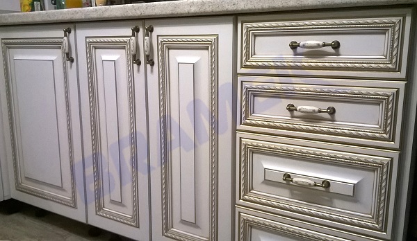 Декоративный молдинг SY 95 на мебели - пример использования. Декорирование дверей мебельным молдингом пвх.