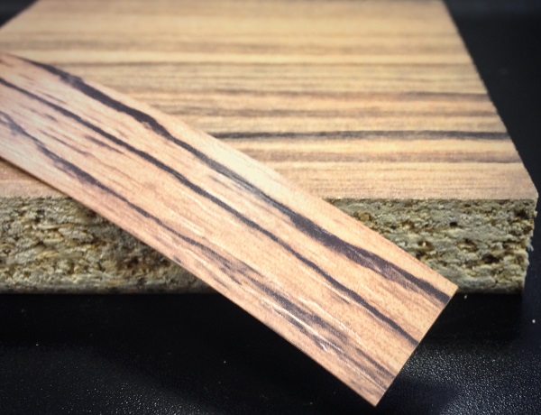 Кромочная лента ПВХ 1,8*19 PV1712 с плитой ЛДСП 16 мм эбони темный.