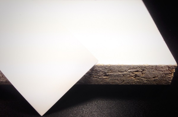 Кромочная лента ПВХ 0,4*28 мм CL111A с плитой толщиной 25 мм белая.