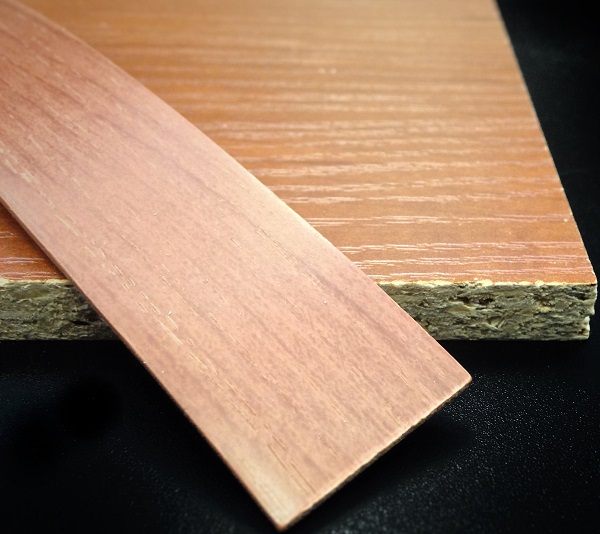 Кромочная лента ПВХ 1*19 мм BR350 с плитой ЛДСП 16 мм яблоня локарно.