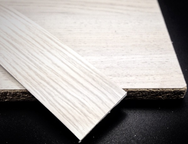 Кромочная лента ПВХ 1*22 мм BR211 с плитой ЛДСП 18 мм дуб холден.