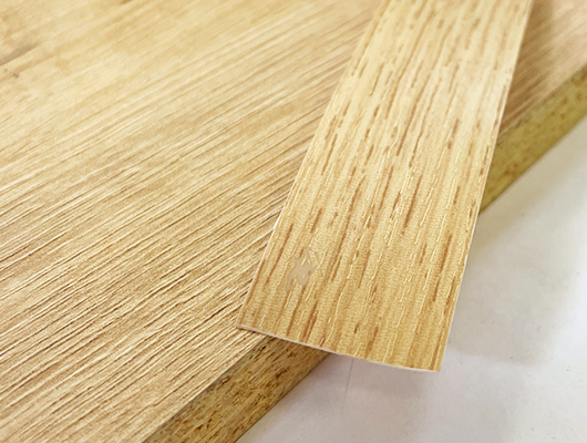 Кромочная лента ПВХ 0,4*19 мм BR246 с плитой ЛДСП 16 мм бунратти.