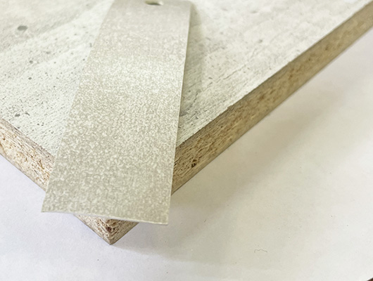 Кромочная лента ПВХ 1*42 мм BR107 с плитой 42 мм бетон пайн белый.