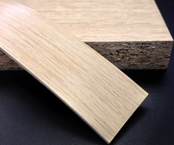 Кромочная лента ПВХ 1,8*22 мм BR603 с плитой ЛДСП 18 мм дуб сонома светлый.