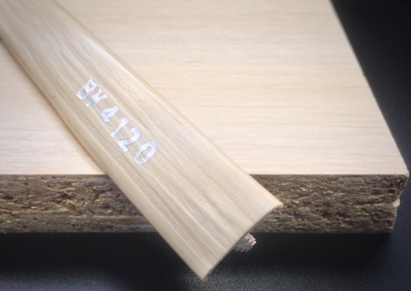 Врезной профиль ПВХ 017B BK4120 с плитой ЛДСП.