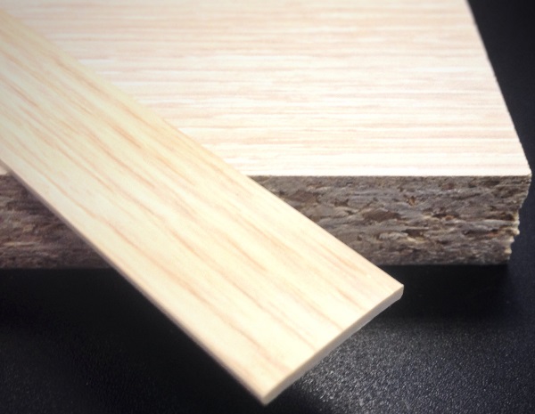 Кромочная лента ПВХ 0,4*19 мм PV4158 с плитой ЛДСП 16 мм дуб шамони.