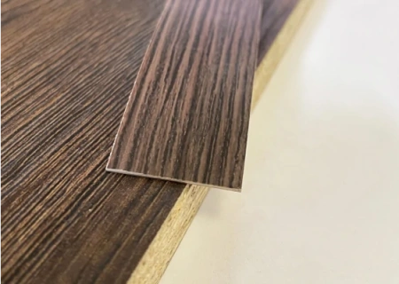 Кромочная лента ПВХ 1*35 мм BR263 с плитой 32 мм дуб гладстоун табак.