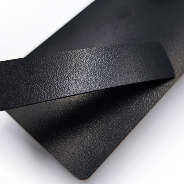 Кромочная лента ПВХ 1*54 мм BR990 с плитой черная.