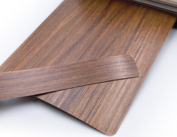 Кромочная лента ПВХ 1,8*22 мм BR204 с плитой ЛДСП 18 мм дуб катания.