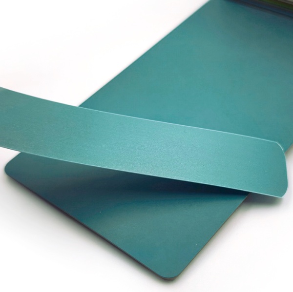 Кромочная лента ПВХ 1,8*19 мм BR779 с плитой ЛДСП 16 мм бензин.