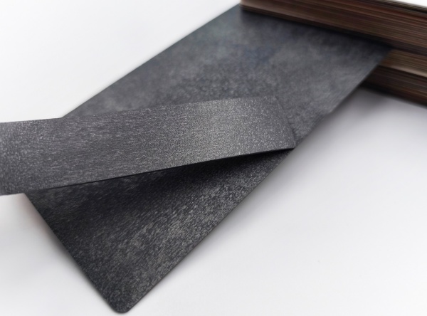 Кромочная лента ПВХ 0,4*19 мм BR161 с плитой ЛДСП 16 мм угольный камень.