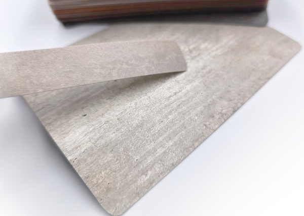 Кромочная лента ПВХ 0,4*19 мм BR106 с плитой ЛДСП 16 мм цемент.