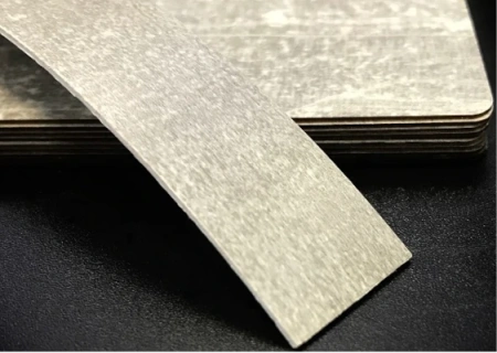 Кромочная лента ПВХ 1*25 мм BR104 с плитой ЛДСП 22 мм ателье светлый.