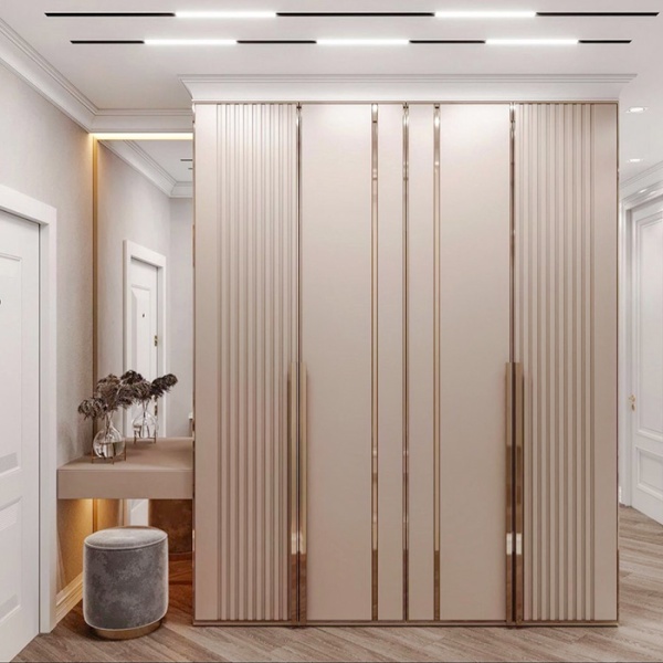 Молдинг самоклеящийся  золото нпример в интерьере