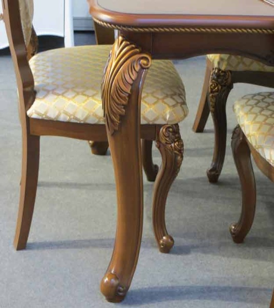 Обеденный стол с декоративными опорами из ABS-пластика SY 8868.