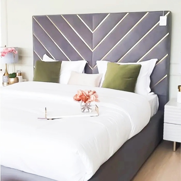 Полоса металлическая для мебели. Золото глянец. Пример использования.