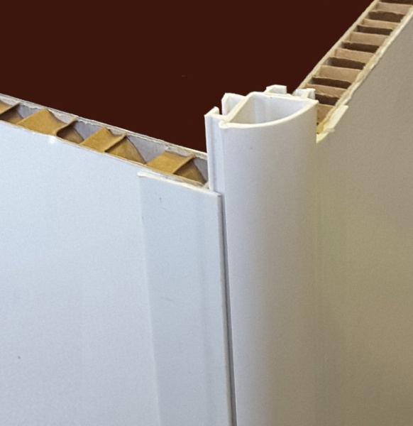 Монтаж рекламной конструкции из сотового картона при помощи торцевых профилей TH12 BK111 и углового профиля.