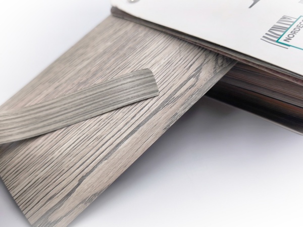 Кромочная лента ПВХ 1*19 мм BR222 с плитой ЛДСП 16 мм дуб апрельский нордик.