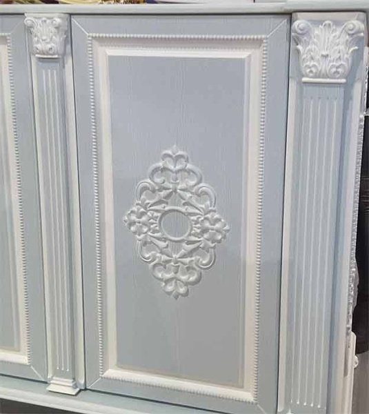 Декоративный модинг SY 50 на мебельном фасаде.