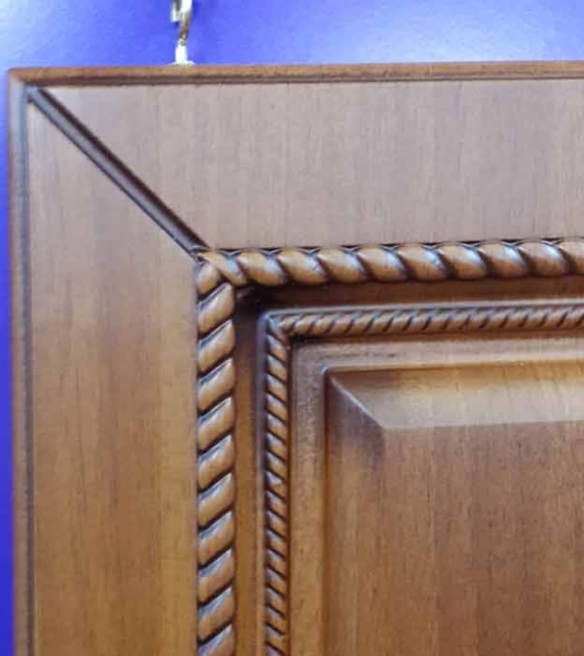 Декоративный модинг косичка SY 175 на мебельном фасаде.