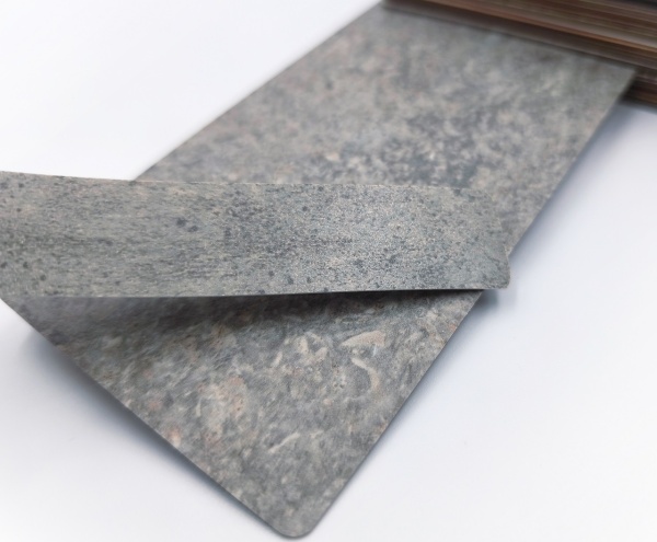 Кромочная лента ПВХ 0,4*19 мм BR162 с плитой ЛДСП 16 мм альбус серый.