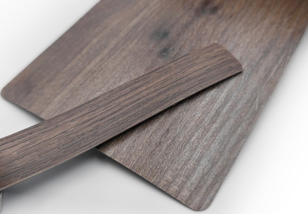 Кромочная лента ПВХ 0,4*19 мм BR610 с плитой ЛДСП 16 мм таксония шоколад.