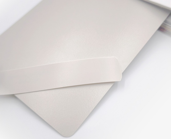 Кромочная лента ПВХ 0,4*19 мм BR939 с плитой ЛДСП 16 мм дымчато-серый.