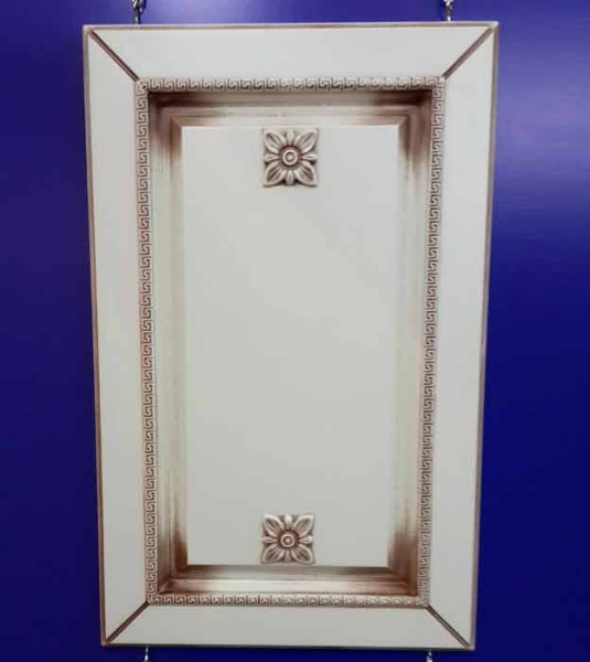 Декоративная розетка из гибкого ПВХ SY 0655 на мебельном фасаде - пример использования.