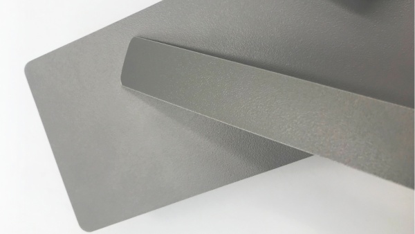 Кромочная лента ПВХ 1,8*19 мм BR972 с плитой ЛДСП 16 мм серый пыльный.